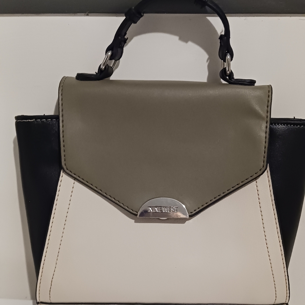 NINE WEST BLACK/CREAM PURSE